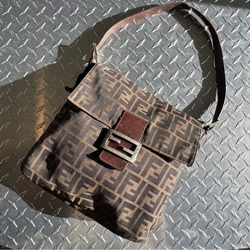 Fendi Vintage Zucca Baguette Shoulder Bag in Brown - Picture 2 of 16